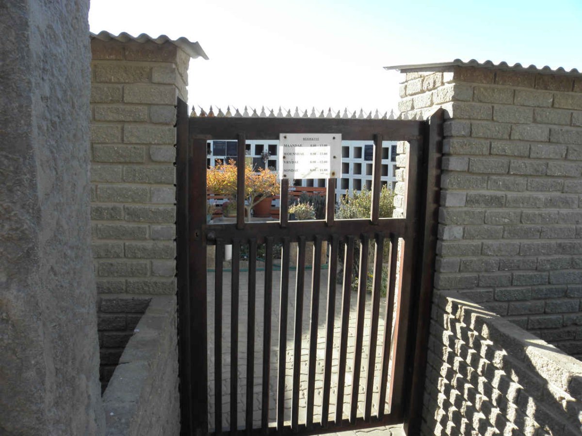 1. Entrance / Ingang