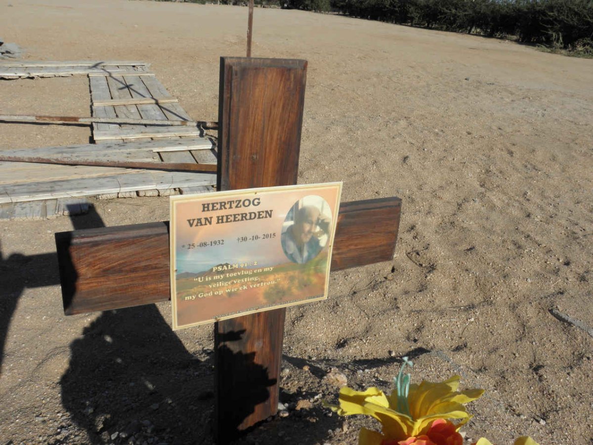 HEERDEN Hertzog, van 1932-2015