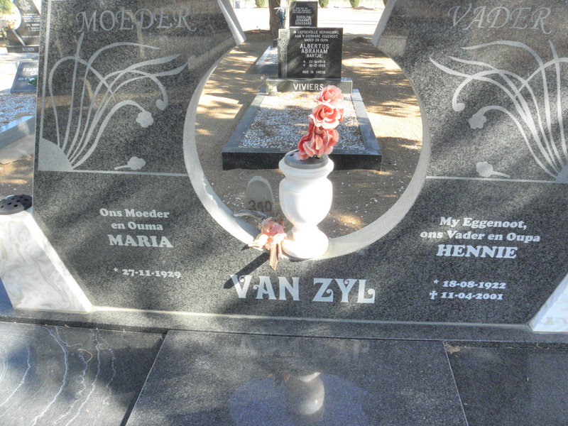 ZYL Hennie 1922-2001, van &amp; Maria 1929-