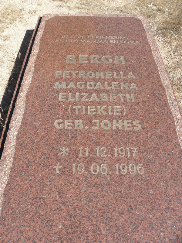 BERGH Petronella Magdalena Elizabeth nee JONES 1917-1996