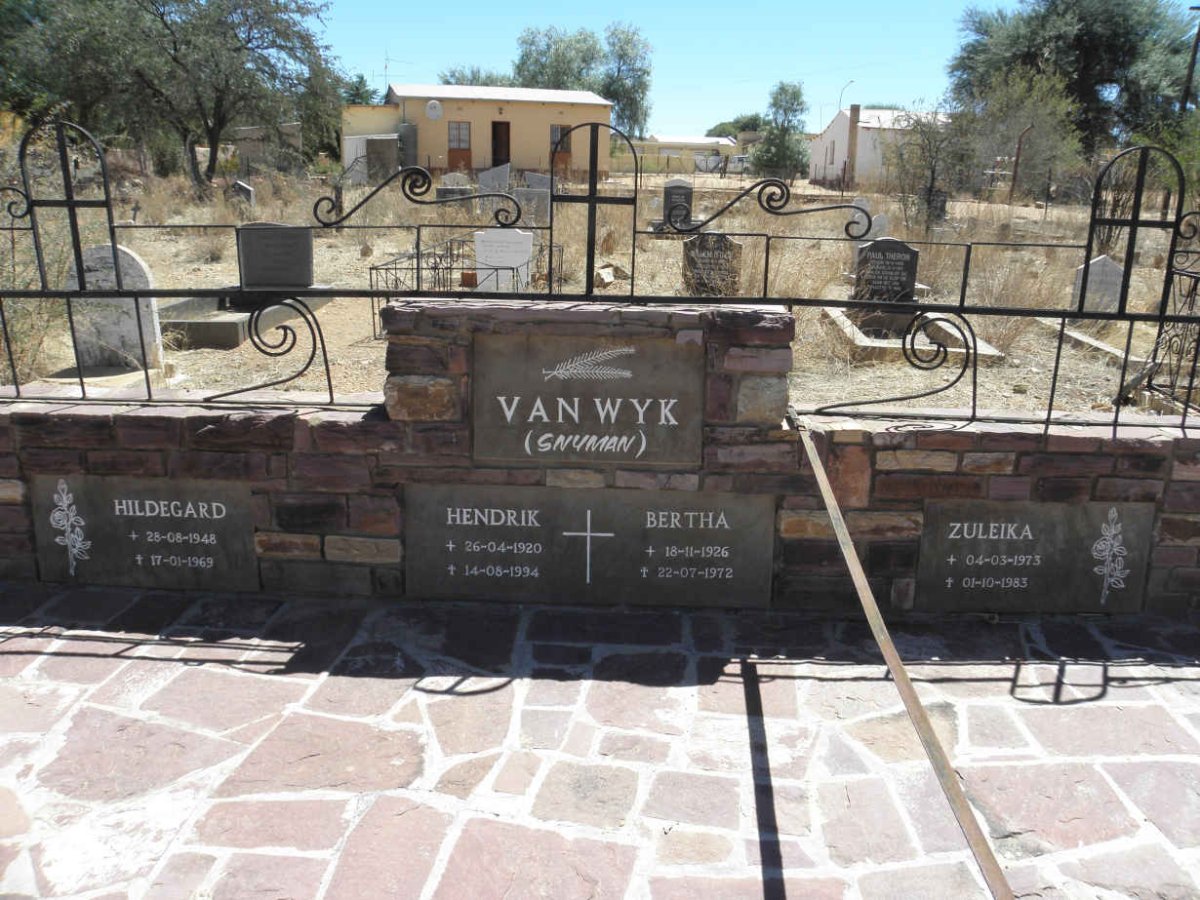 WYK Hendrik, van 1920-1994 &amp; Bertha SNYMAN 1926-1972 :: VAN WYK Hildegard 1948-1969 :: VAN WYK  Zuleika 1973-1983