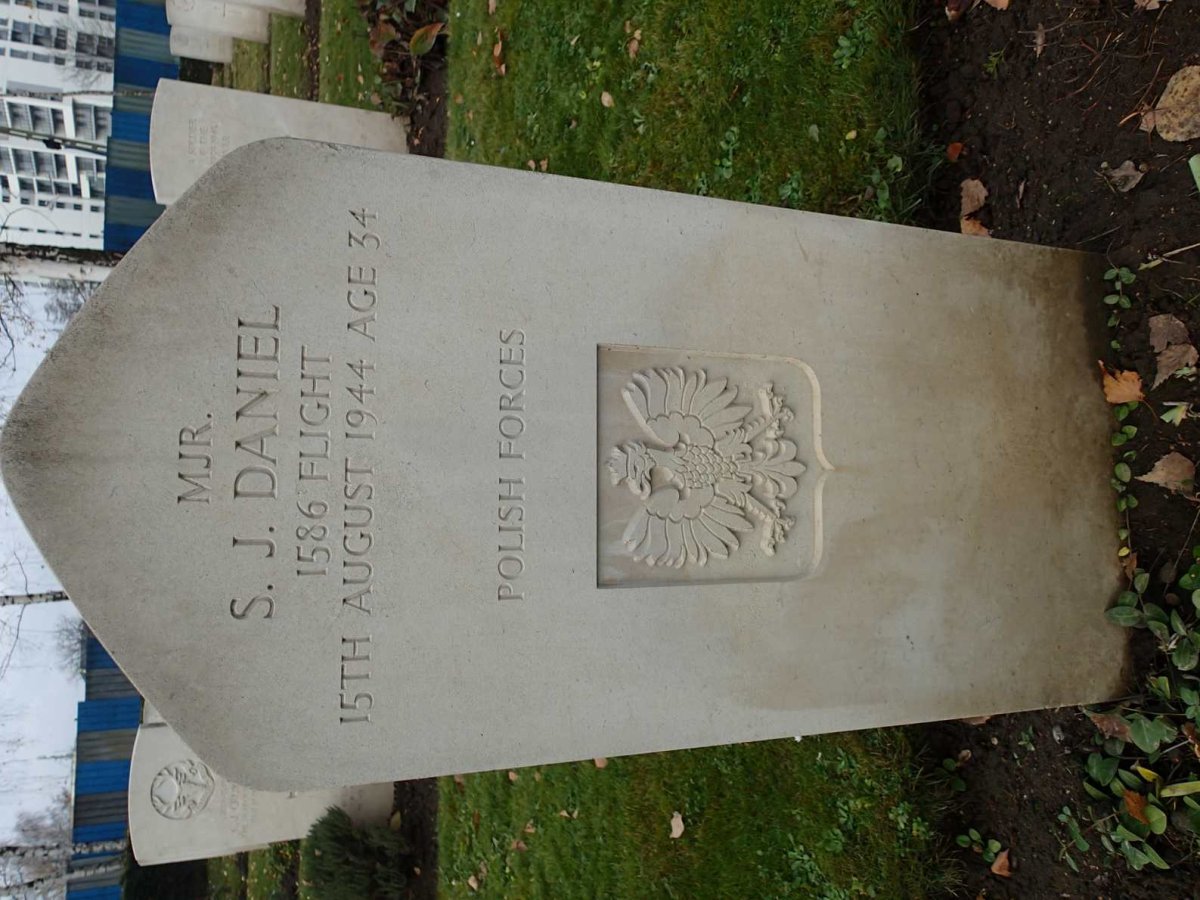 DANIEL S.J. -1944