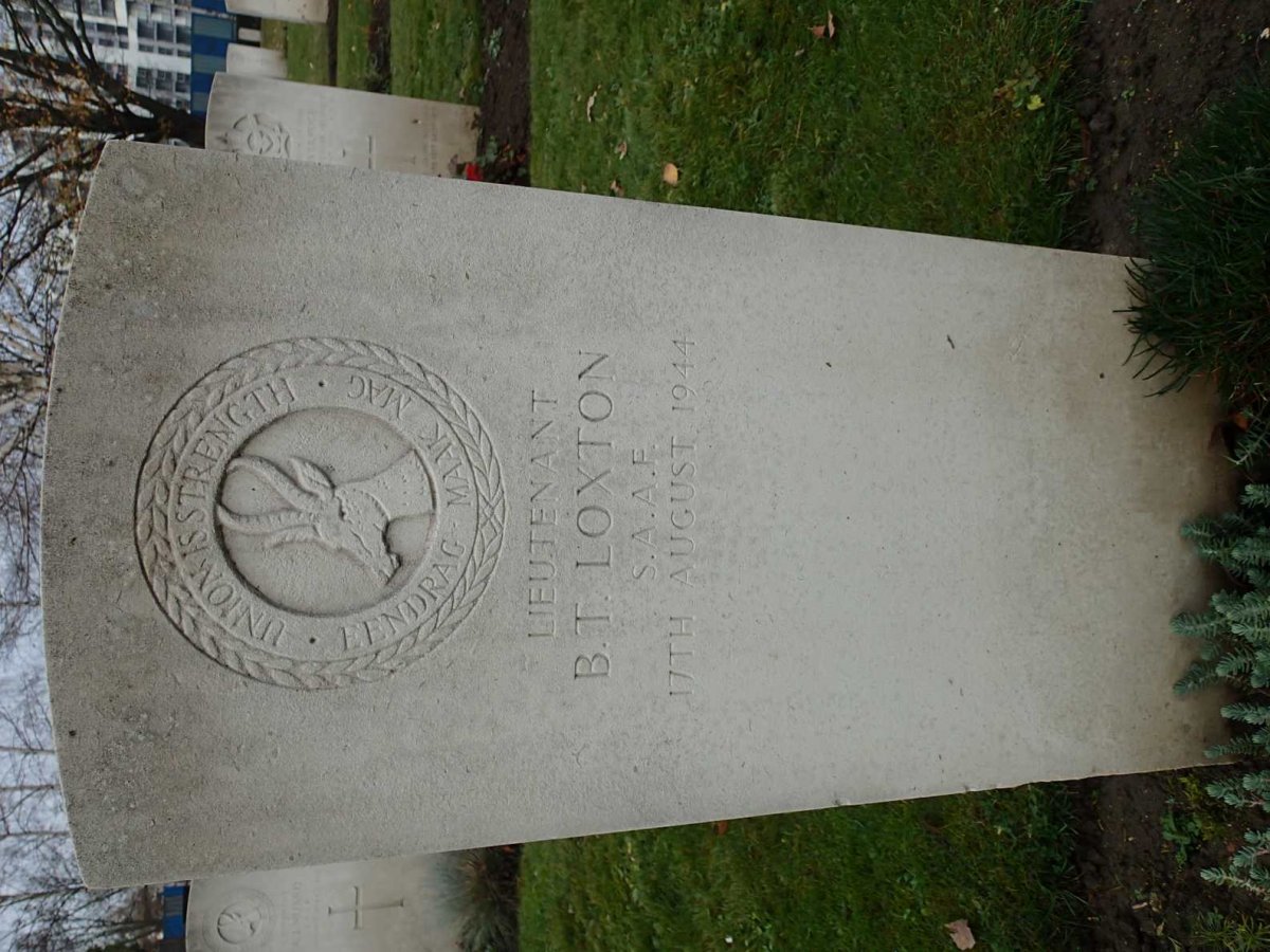 LOXTON B.T. -1944