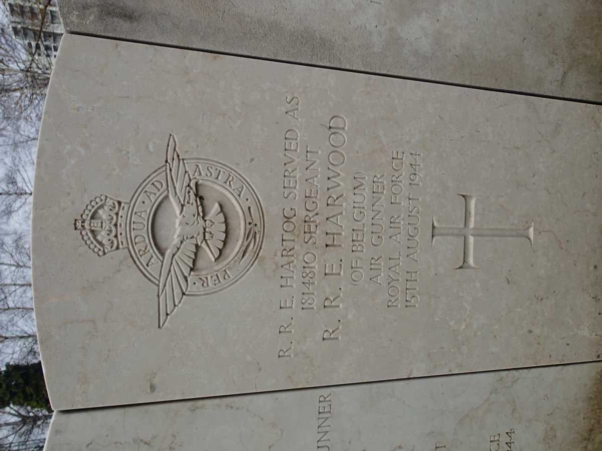 HARTOG R.R.E. served as HARWOOD R.R.E. -1944