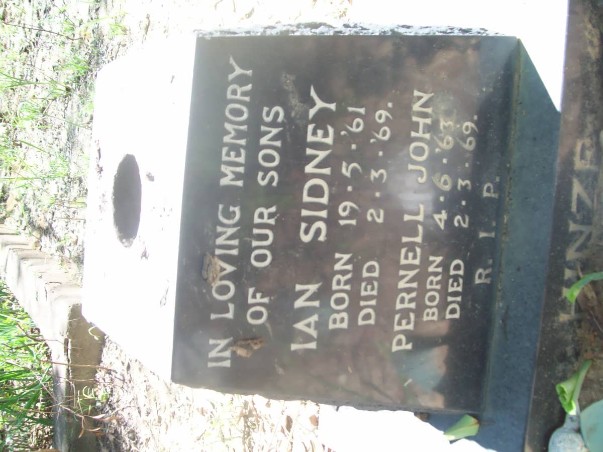 HINZE Ian Sidney 1961-1939 :: HINZE Pernell John 1963-1969