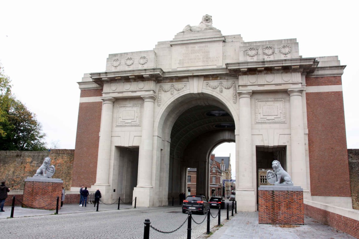 02. Overview Menenpoort - Menin Gate